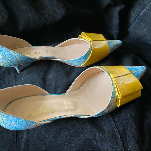 Butter Peacock Leather Kitten Heel shoes.  Never worn - Picture 4 of 8